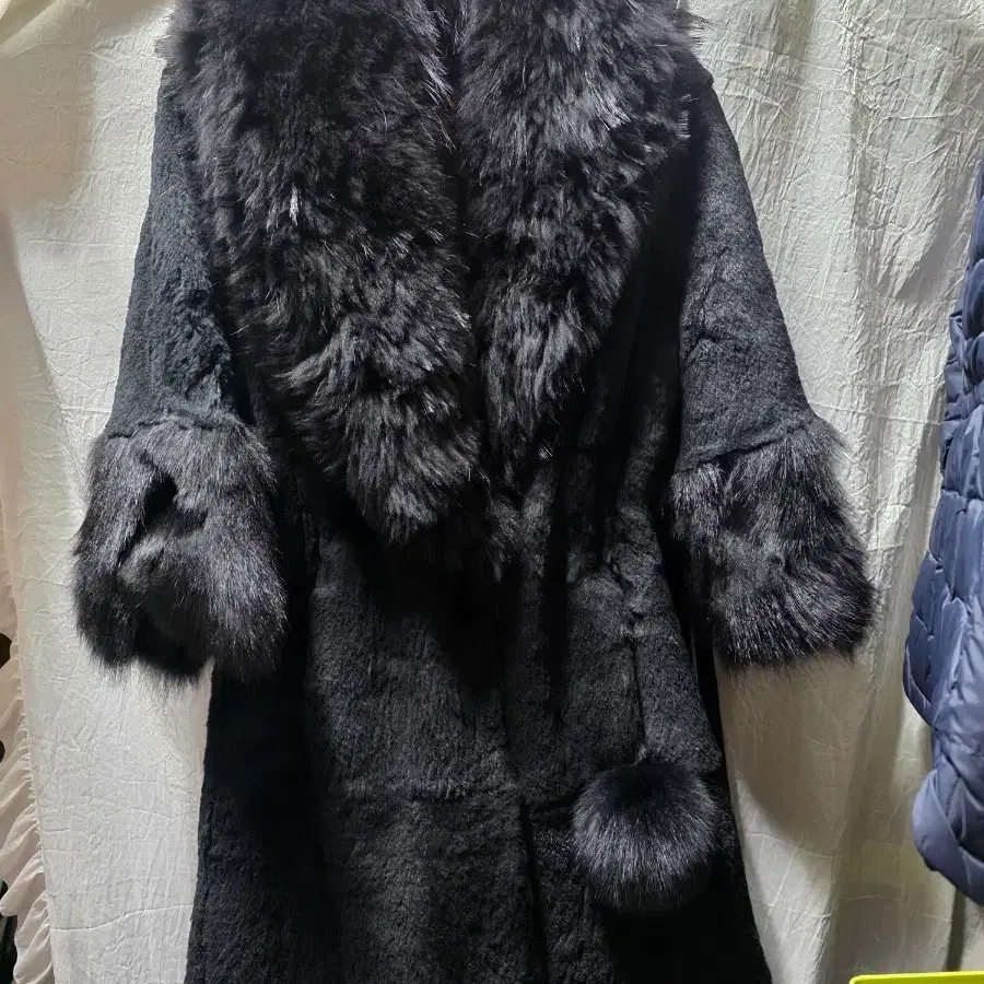 데무 리얼 퍼 코트