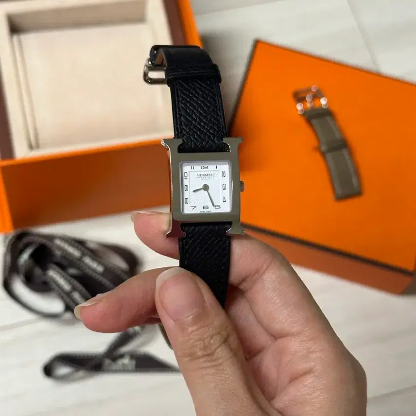 에르메스 h아워 25mm 스몰사이즈(스트랩 에토프, 블랙 2가지) 사진 2