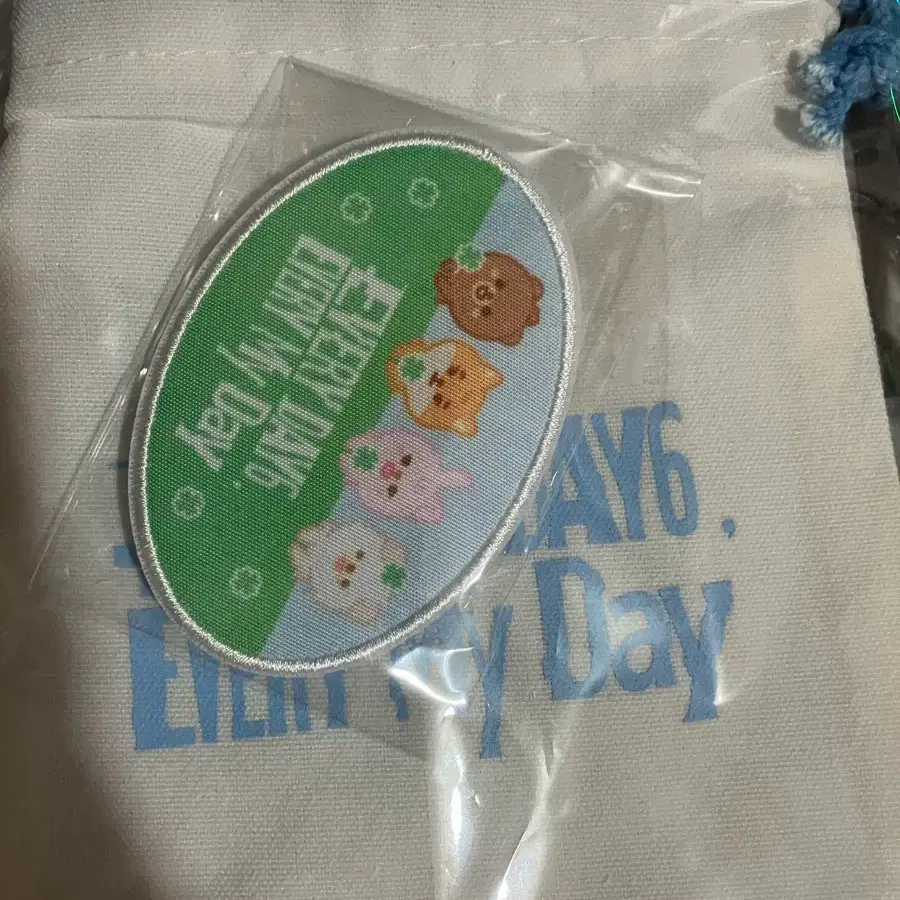 데이식스 팬미팅 기프트 파우치+와펜