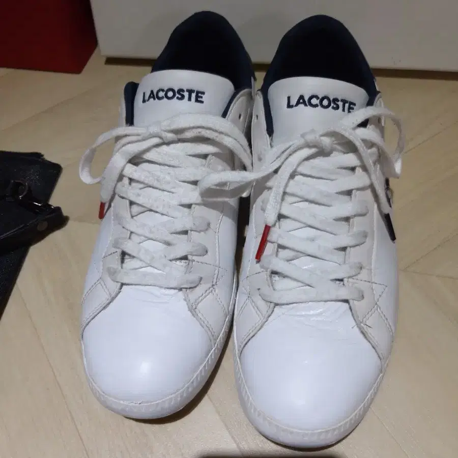 LACOSTE 라코스테 화이트 스니커즈 255 (US 40.5)