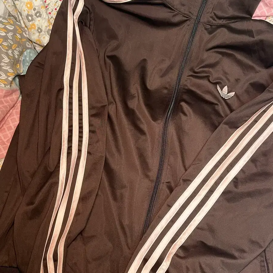 (거의 새상품)아디다스 핑크 브라운 져지 (L)