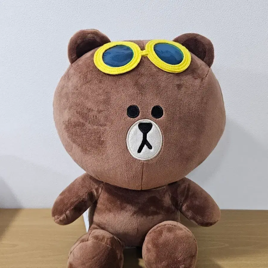 라인 브라운곰 인형 옐로우 선글라스