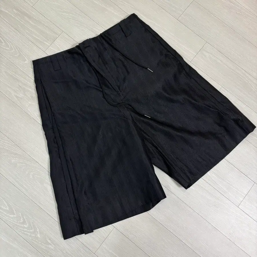 해칭룸 쇼츠