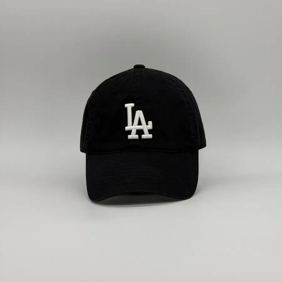 [F] MLB LA 다저스 블랙 화이트 로고 자수 베이직 볼캡 모자