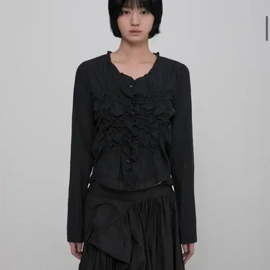 플레어업 블라우스 Saya Frill Puff Long Blouse (Black)