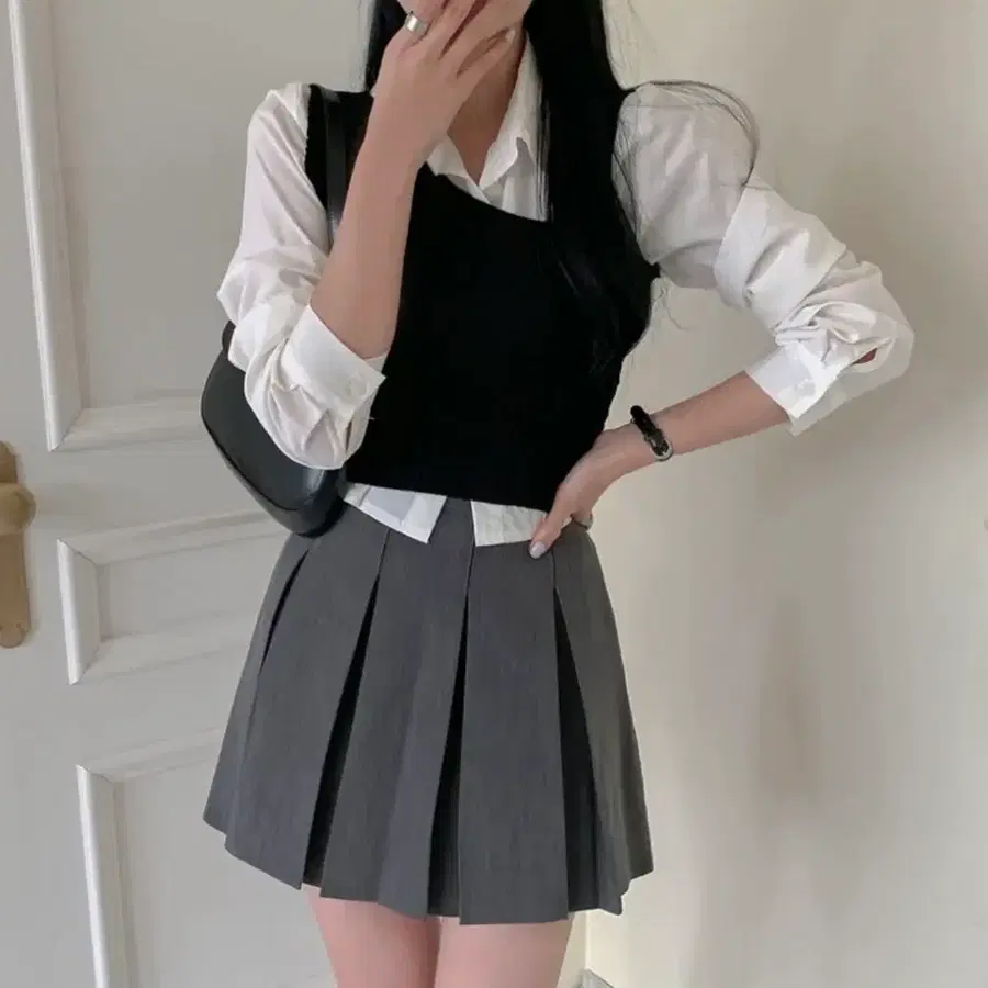 모디무드 그레이 플리츠 뒷밴딩 미니 스커트 플리츠 스커트