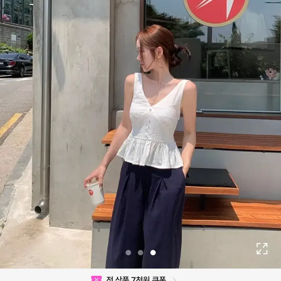 지브 유리알 단추 민소매 프릴 레이스 블라우스