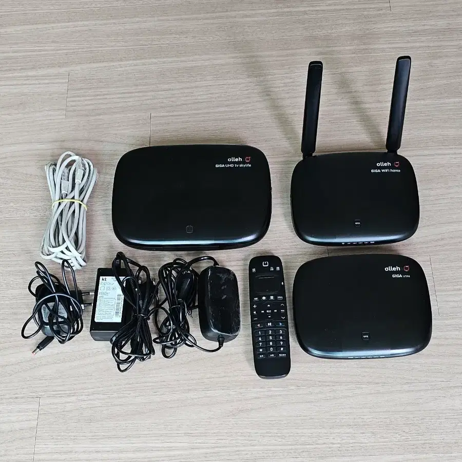 (KT GIGA)UHD스카이라이프셋톱박스+공유기+UTP+리모컨+Buddy