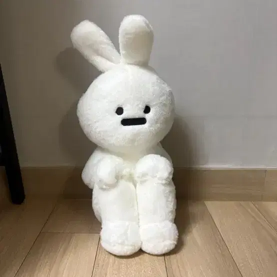 흰색 토끼 인형