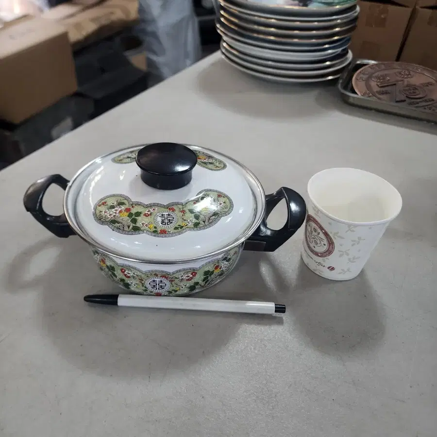 1970년80년대 빈티지 법랑 냄비입니다 지름15.5cm