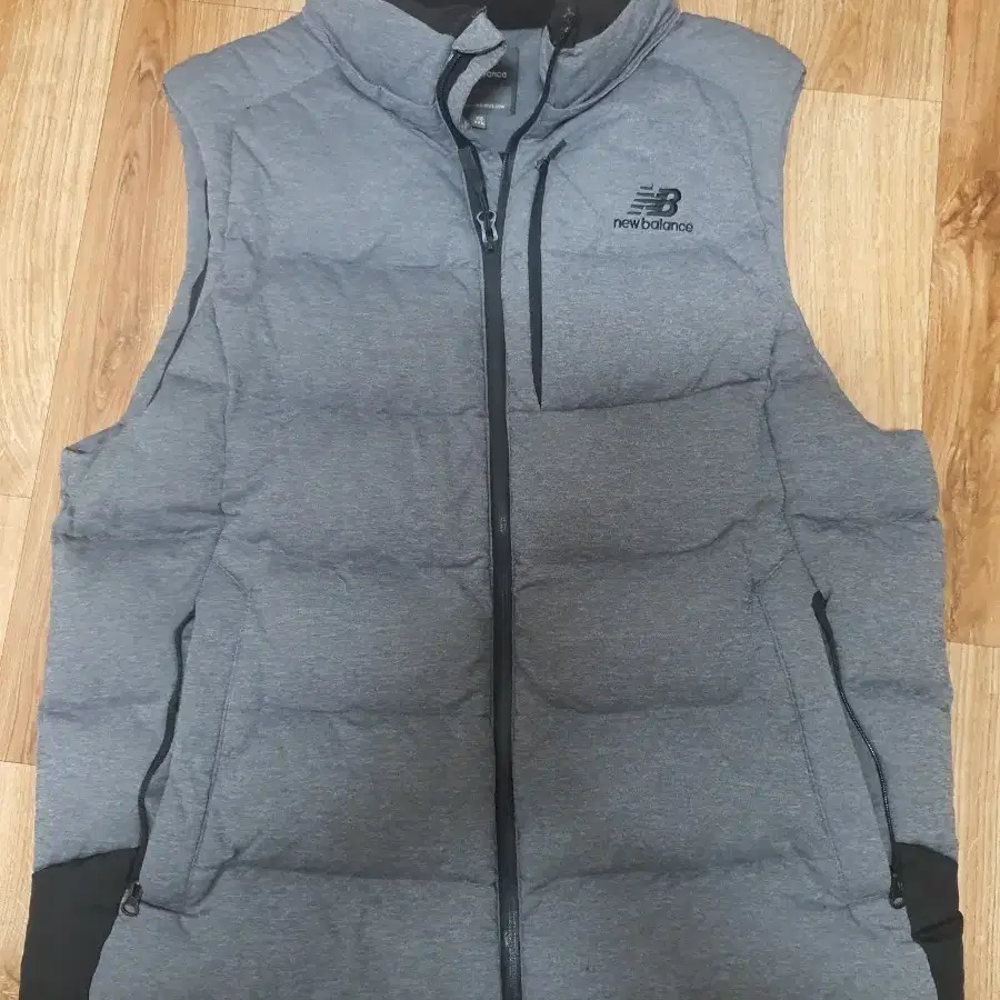 뉴발란스 패딩 조끼. 110사이즈