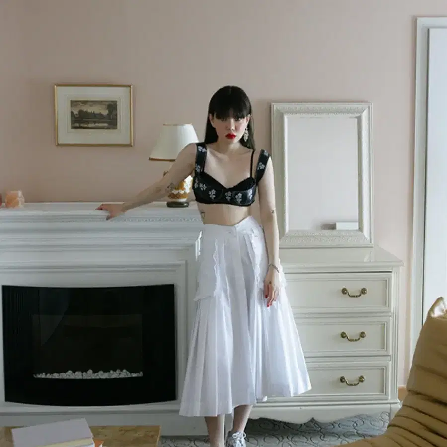 프레클 freckle ruffle pocket skirt in white