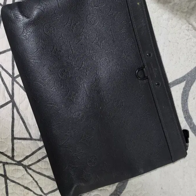 루이비통 모노그램 클러치 블랙