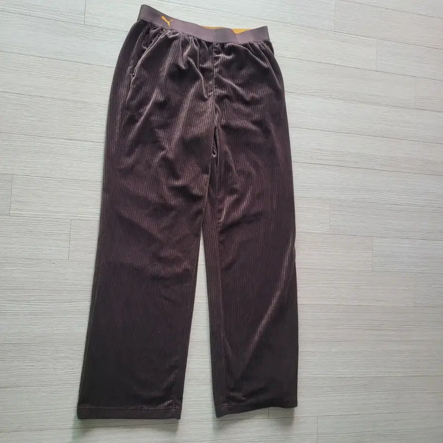 푸마 코듀로이 와이드 팬츠 브라운 95(M)