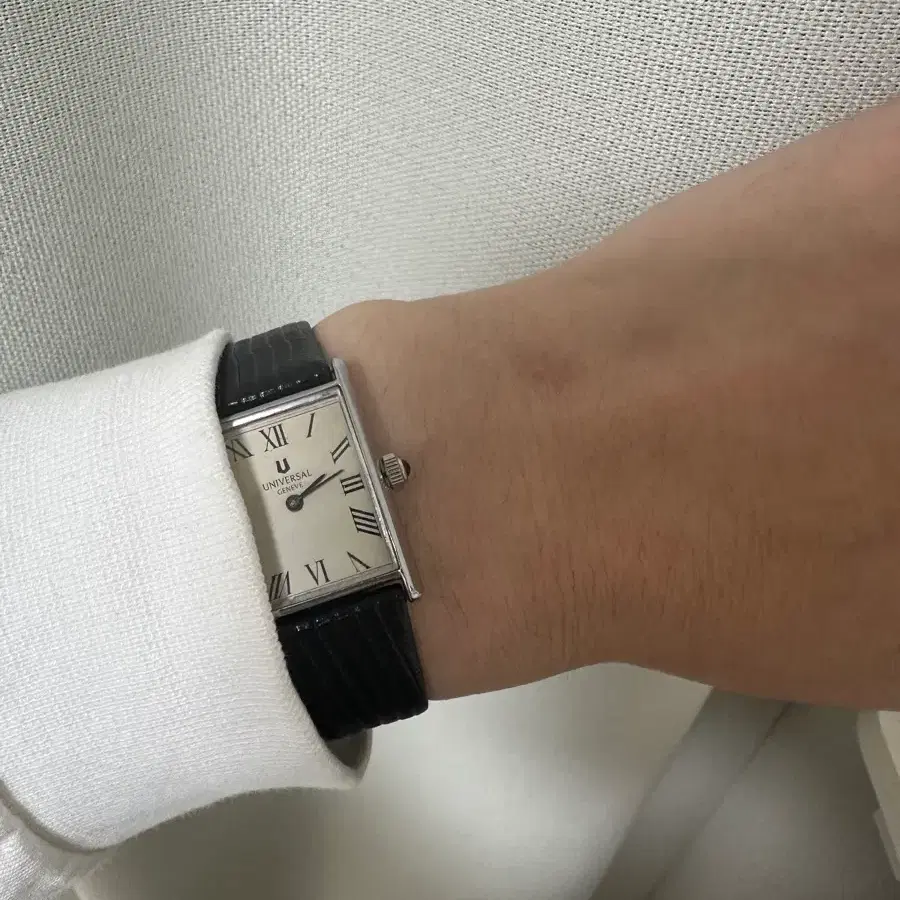 유니버셜 제네브 빈티지 탱크스타일 수동