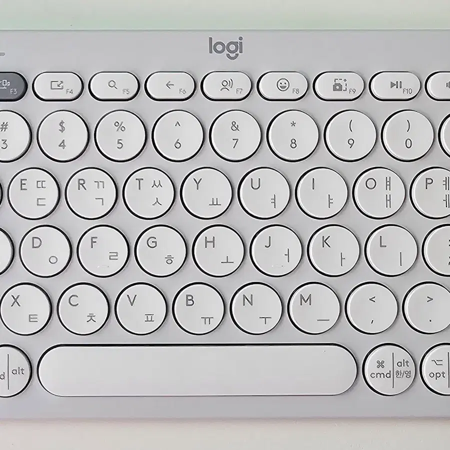 로지텍 키보드 Pebble Keys 2 K380s 도브화이트 색상 팝니다.