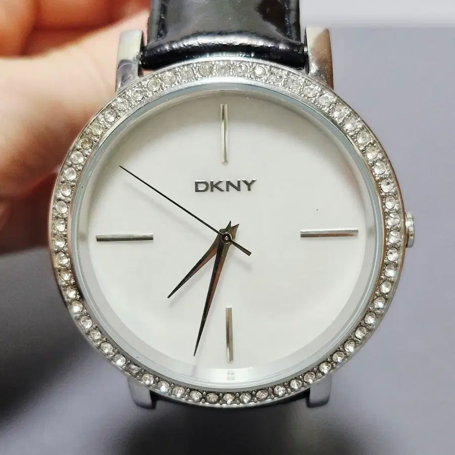 DKNY 빈티지 여성시계