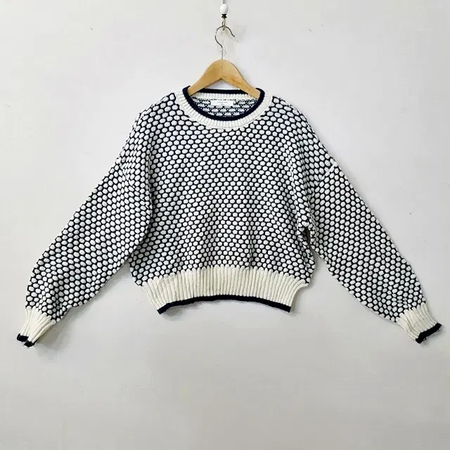 SM2 blue 도트 스웨터