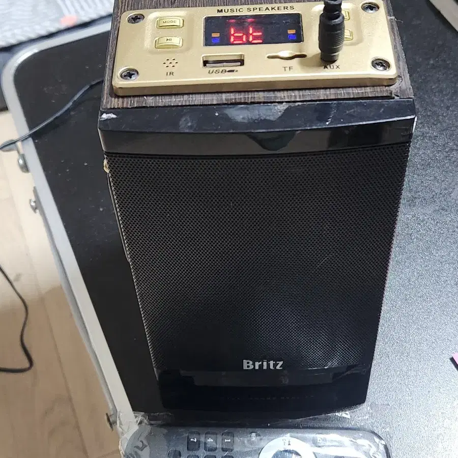 브리츠 블루투스 스피커 자작 스피커 4개로 작동 리모컨 포함입니다