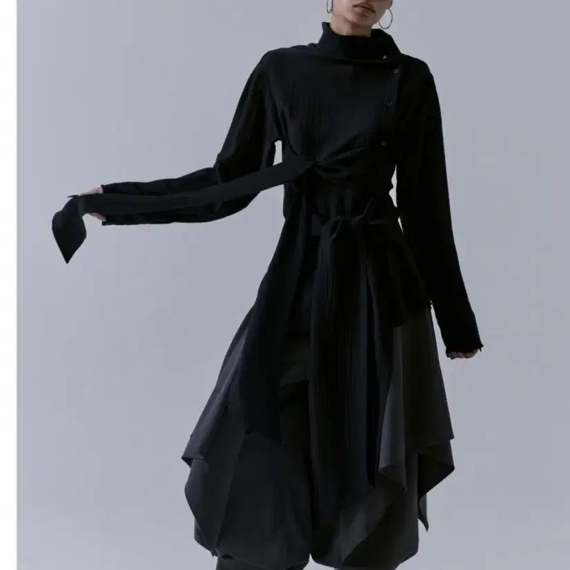 트리밍버드 하이넥 블라우스 3-way High-neck Wrap Blouse black
