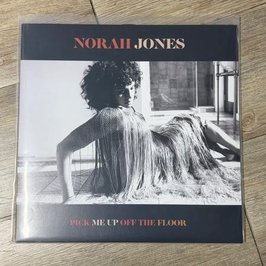 Norah Jones Pick Me Up Off the Floor lp 블랙&화이트