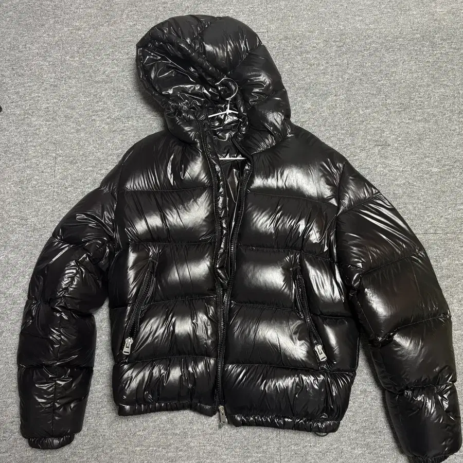 자라 검정 유광 패딩