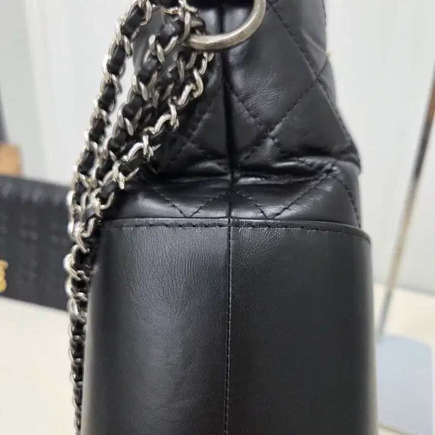 샤넬 가브리엘 호보백 블랙 미디움 사진 7