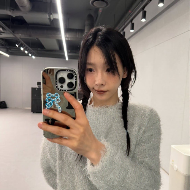 (새상품) 오버듀플레어 니트