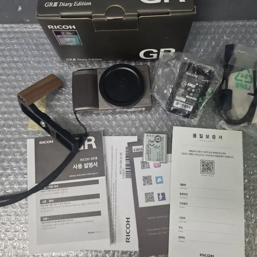 리코GR3 다이어리에디션 4천컷대 풀박스 판매합니다 악세사리다수드립니다 타기종교환가능