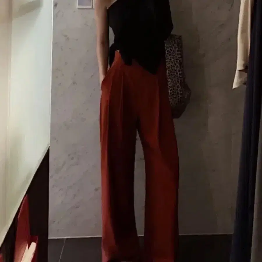 포스트모니션 슬랙스