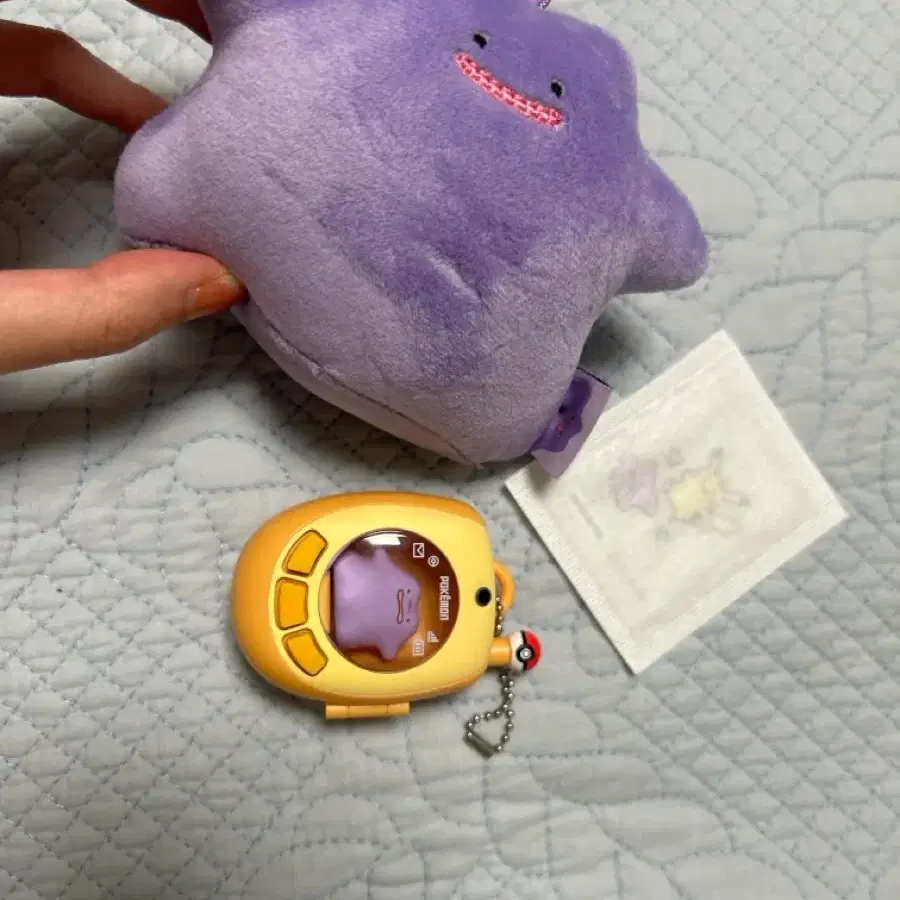 포켓몬스터) 메타몽 인형, 성수 포켓몬 팝업 메타몽 굿즈, 메타몽 스티커 다 합쳐서 5천원에 팔아요