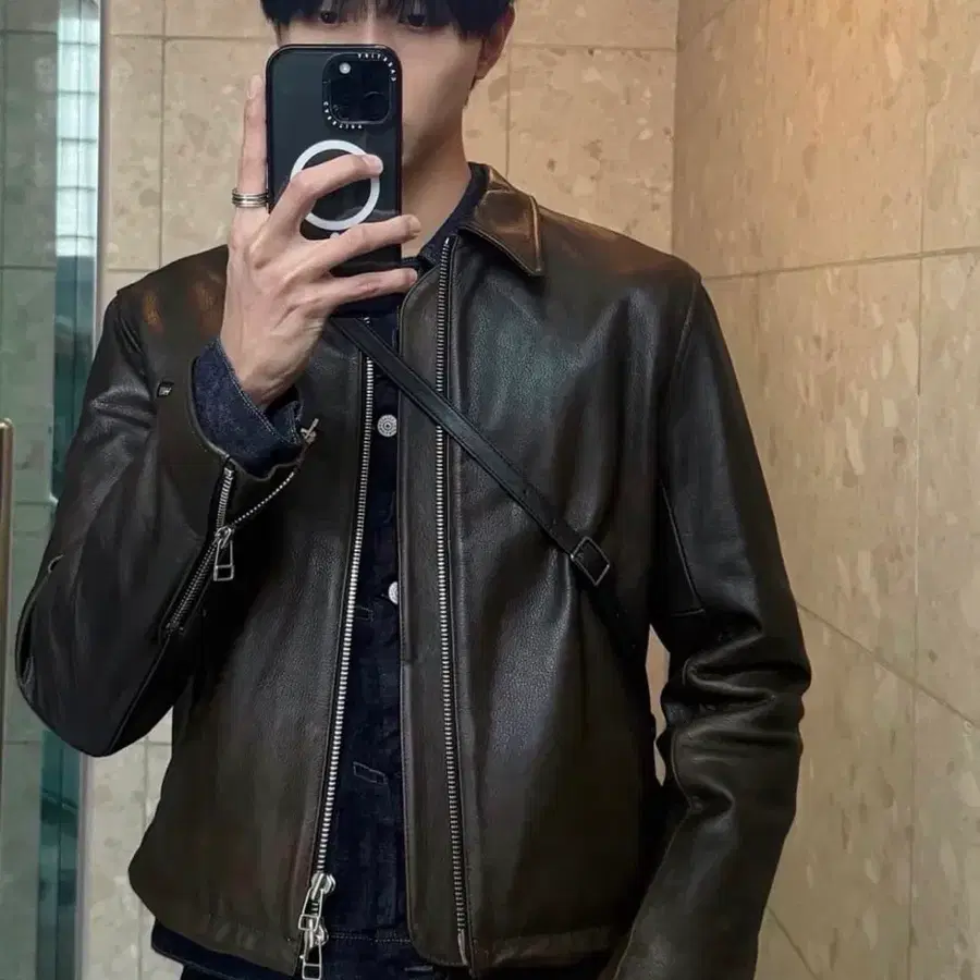 토니웩 크롭레더자켓 브라운 m사이즈 판매합니다