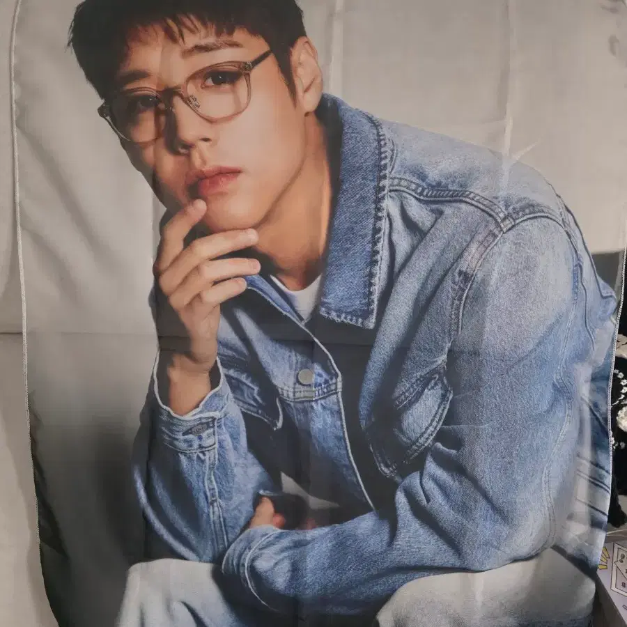 박지훈 기영이 숯불 두마리 치킨 패브릭 포스터 청자켓
