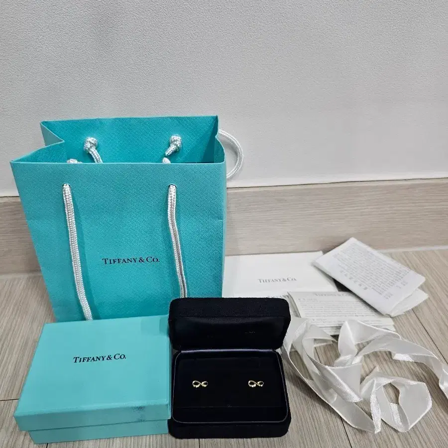정품 티파니앤코 인피니티 이어링 18k 골드
