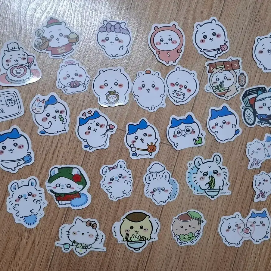 먼작귀 치이카와 하치와레 모몽가 쿠리만쥬 조각 스티커 뱃지 판매