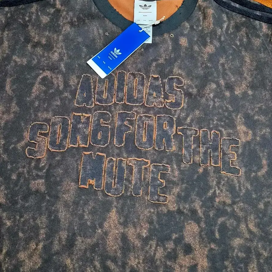 [새상품, 정품] 송포더뮤트 x 아디다스 티셔츠 (M, L, XL)