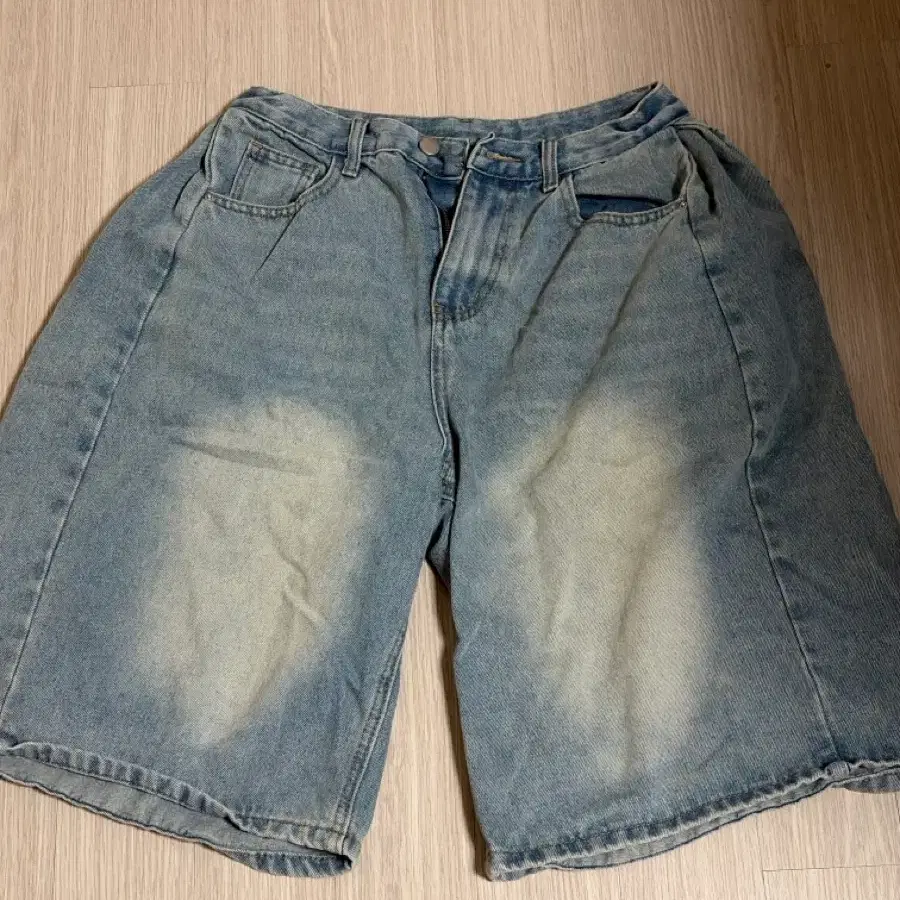 핀턱 버뮤다