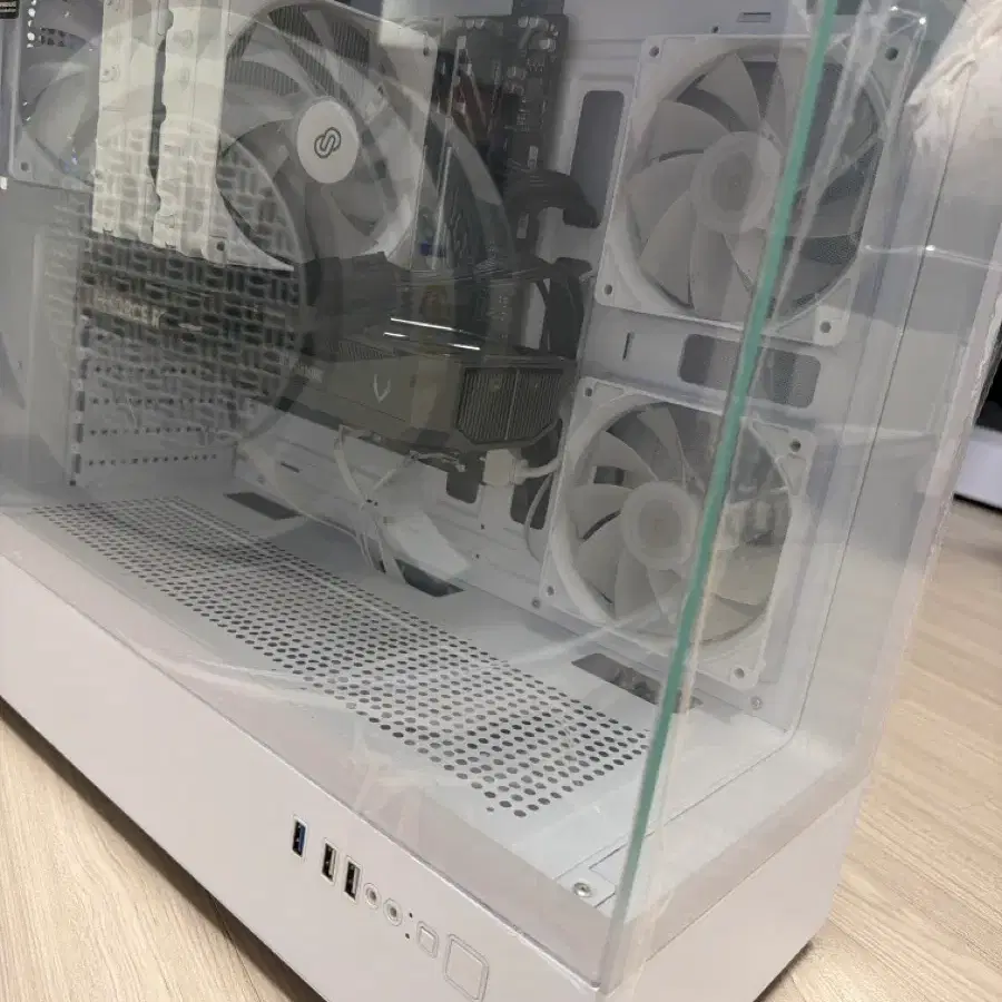 9800x3d rtx5070 고사양 게이밍pc 판매합니다