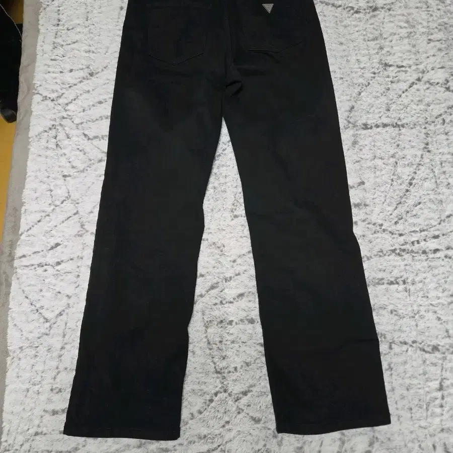 GUESS 블랙 와이드 진 30