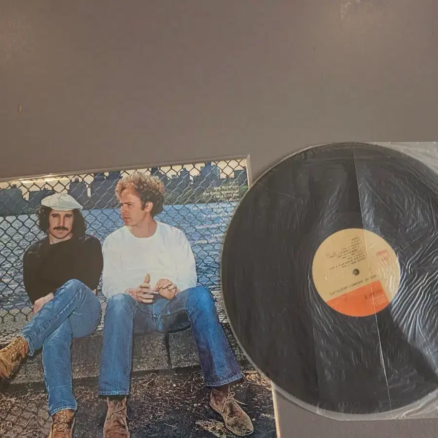포크 듀오 사이먼 앤 가펑클(Simon & Garfunkel)의 베스트 LP 음반 자켓