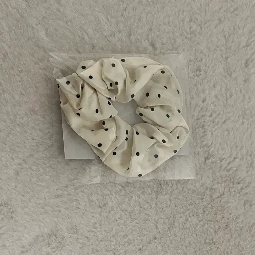 미개봉 도트 스크런치 곱창끈 아이보리