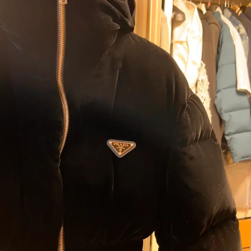 프라다 벨벳 패딩 재킷 블랙 사진 4