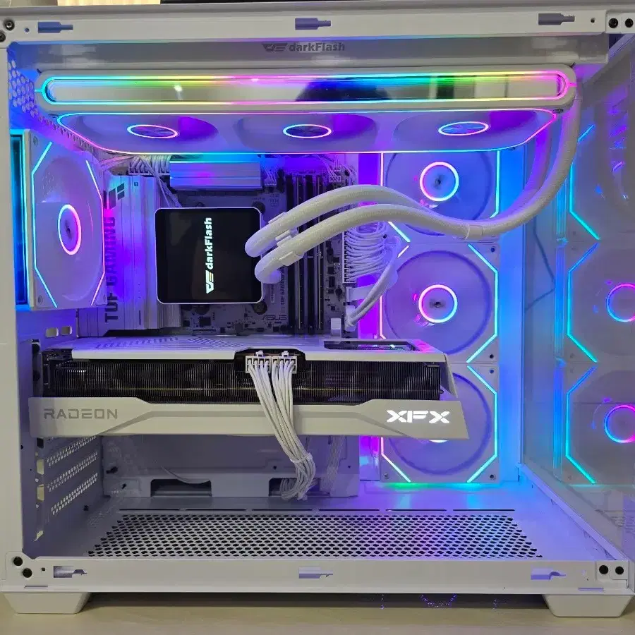 9800X3D/ RX9070XT 화이트 감성 게이밍 본체 팝니다.