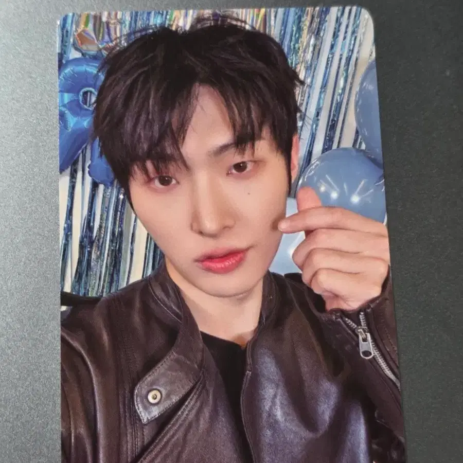에이티즈 8주년 전시회 팔찌 포카 민기