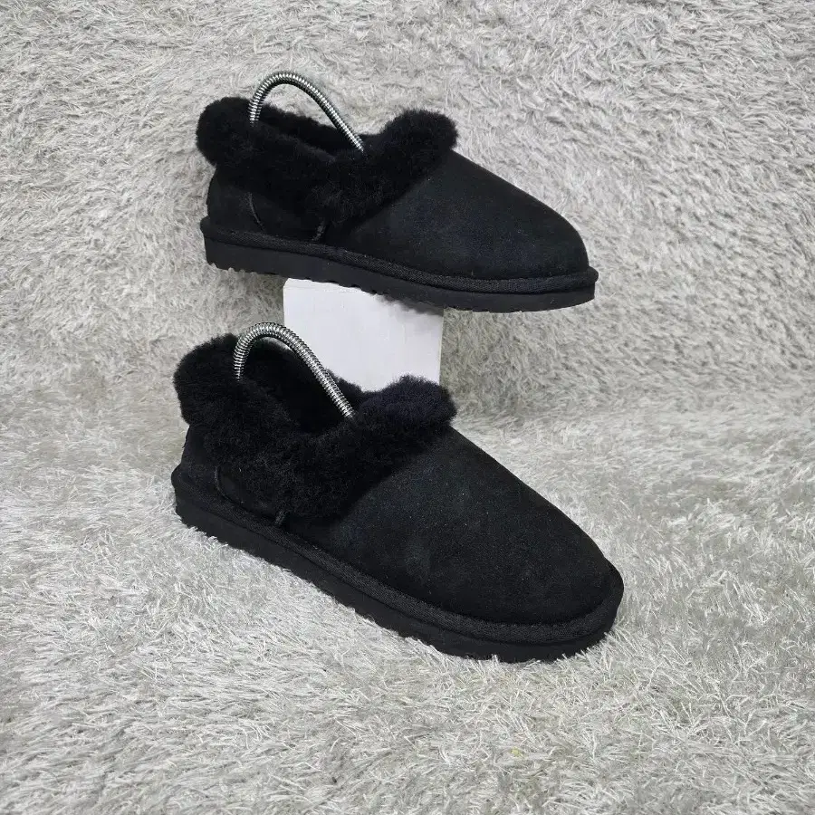 230 UGG 어그 오스트레일리아 털 겨울 방한화 블랙