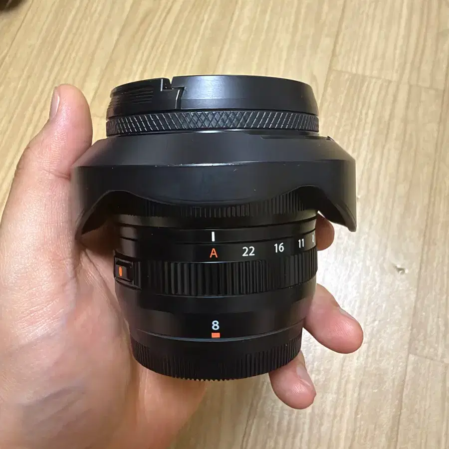 후지필름 XF 8mm f3.5 R WR 렌즈 판매합니다.
