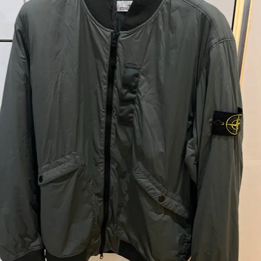 25fw 스톤아일랜드 프리마로프트 봄버패딩 xl (새상품급)
