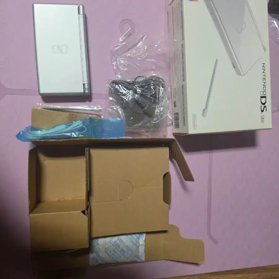 닌텐도 ds lite 한국정발 이예요