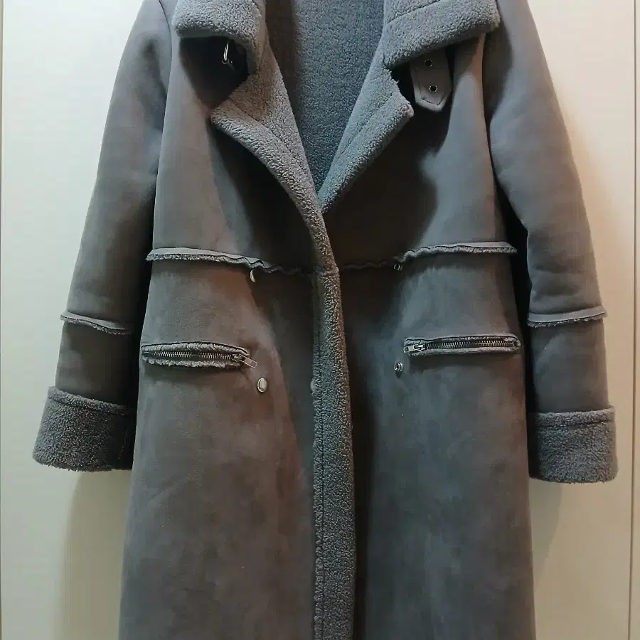 그레이 무스탕 코트