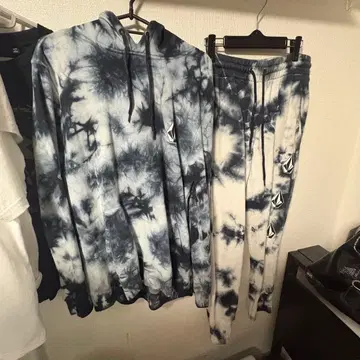 Volcom 타이다이 패턴 셋업 S 사이즈